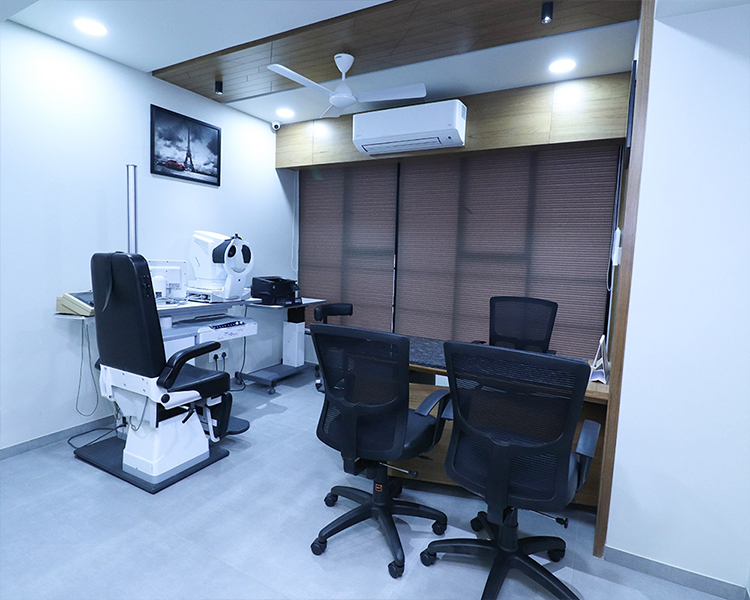 Cataract And Lasik Surgeon in Ahmedabad